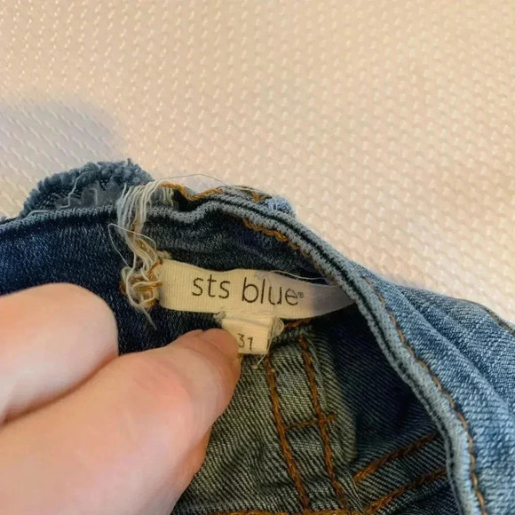 STS Blue Women’s Size 31 / 12 Distressed Blue Grunge Thrashed Cropped Jeans - Picture 4 of 6